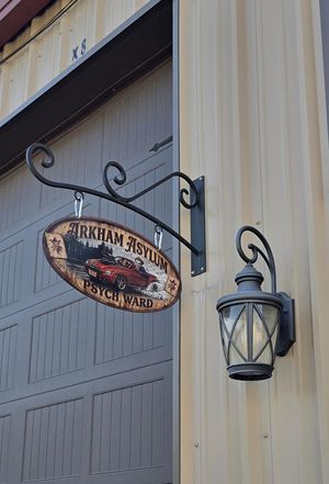 Hanging oval Garage sign 